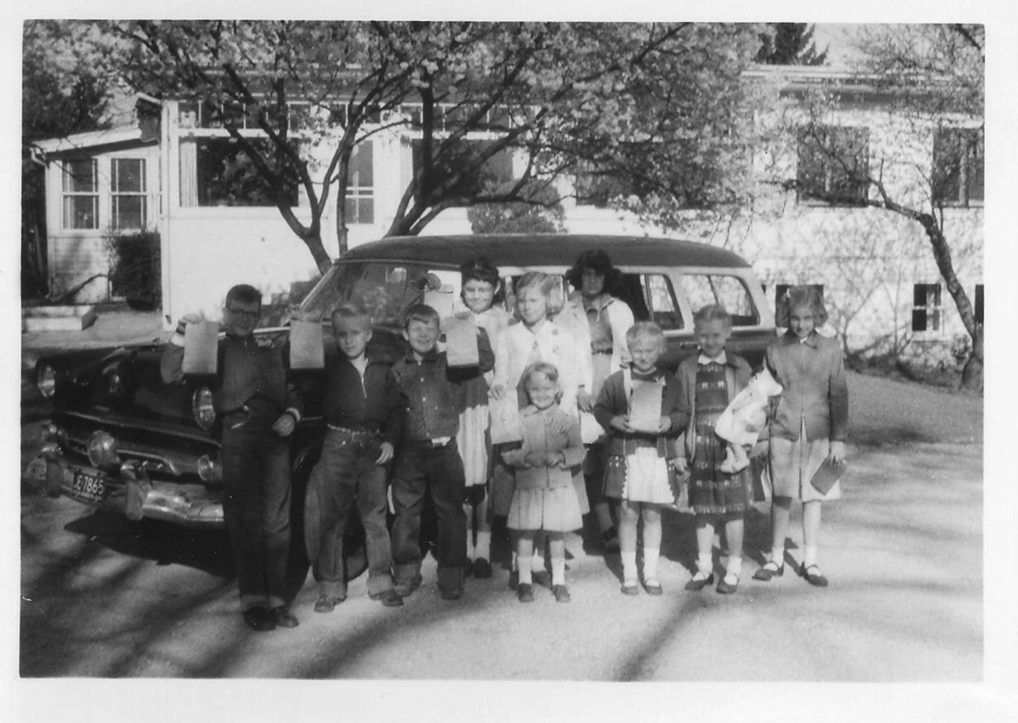 Group photo of some of the first children under Bethany's care.